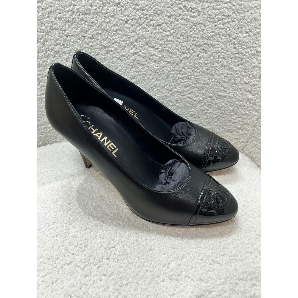 Chanel Black Leather Pumps - Like New with Dustbag & Box - Size 37.5 - Picture 4 of 5